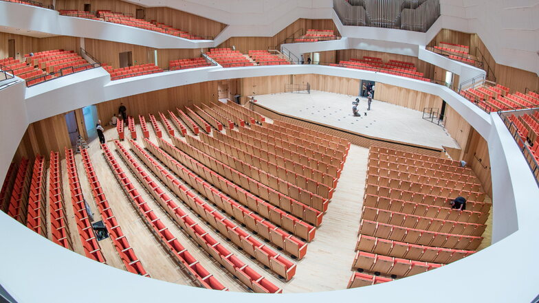 Spitzensaal mit feinster Akustik: Der Festsaal im Dresdner Kulturpalast ist die Bühne für Dresdens Philharmonie.