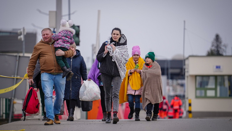 Familien fliehen aus der Ukraine und suchen westlich des Landes Sicherheit - auch in Dresden.