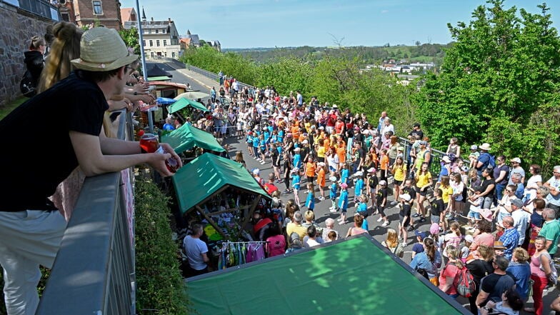 Der Auftritt der Zumba-Kids unterhalb des Belvedere.