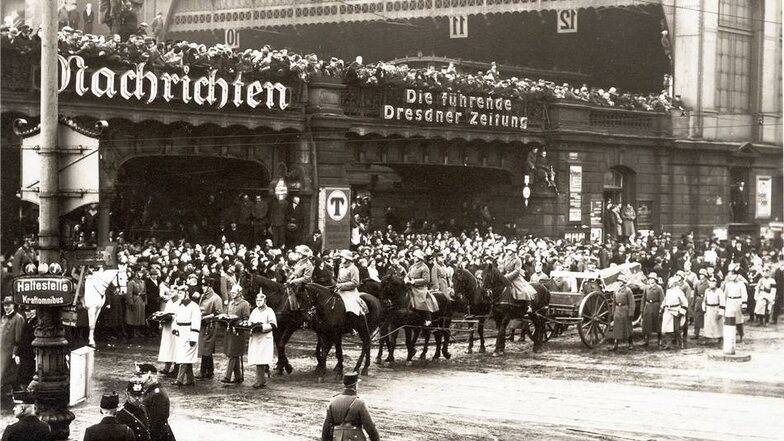 Trauerzug König Friedrich August III. von Sachsen 22. Februar 1932 am Hauptbahnhof.