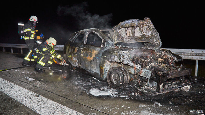 Der Hyundai brannte völlig aus.
