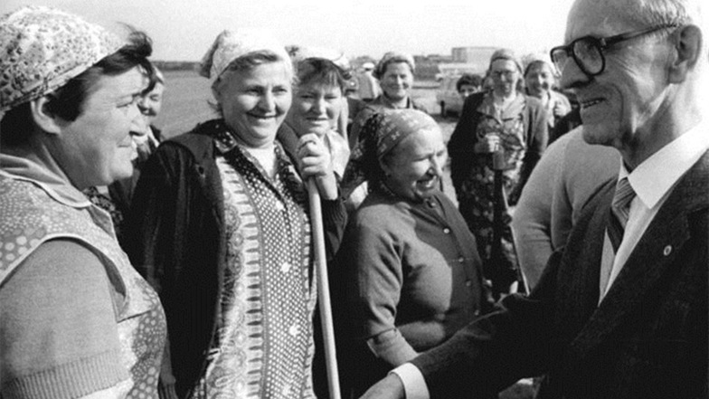DDR-Ministerpräsident Willi Stoph besuchte die LPG im Mai 1983.