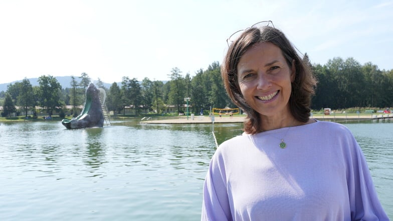 Das Trixi-Walross wird für Annette Scheibe in Kürze nur noch Erinnerung sein. Die Geschäftsführerin des größten Ferienparks im Zittauer Gebirge hört Ende August auf.