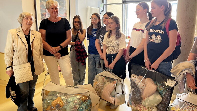 Dohnaer Schülerinnen nähen für Dresdner Brustkrebs-Patientinnen