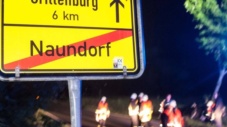 Auf der Landstraße nach Grillenburg schleuderte der VW in Höhe des Ortseingangs von Naundorf unkontrolliert in den Straßengraben.