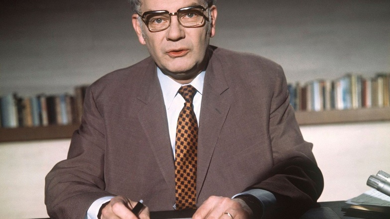 Löwenthal kam 1963 vom RIAS zum Zweiten Deutschen Fernsehen und gründete das „ZDF-Magazin“. Für viele Kritiker war es das West-Gegenstück zum „Schwarzen Kanal“ mit Karl-Eduard von Schnitzler.