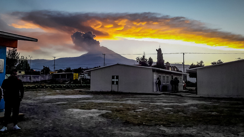 Der Vulkan war in den letzten Jahren immer mal wieder aktiv. Doch mit einer derart heftigen Eruption hatte die Bevölkerung in den umliegenden Orten nicht gerechnet.