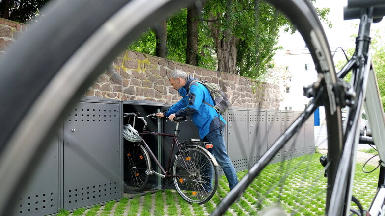 Fahrradboxen wie hier am Kaendlerpark in Meißen gehören zum Stadtbild. Mit dem Geld aus dem Wettbewerb soll auch dieser Teil der Struktur neu beleuchtet werden.