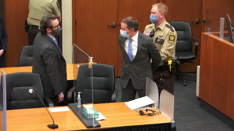 Der angeklagte Ex-Polizist Derek Chauvin im Gerichtssaal.