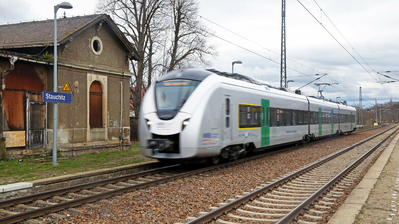 Auch in Stauchitz halten die Züge der Mitteldeutschen Regionalbahn.