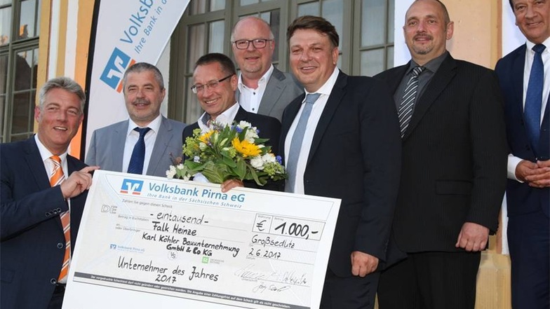 Das Preisgeld von 1000 Euro spendet die Firma der Kita „ Zwergenland “ in Heidenau.