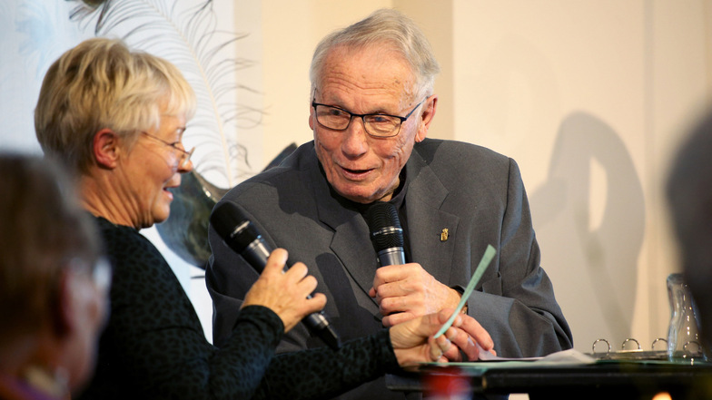 Lothar Gläsel im Gespräch mit Ursula Schubert.