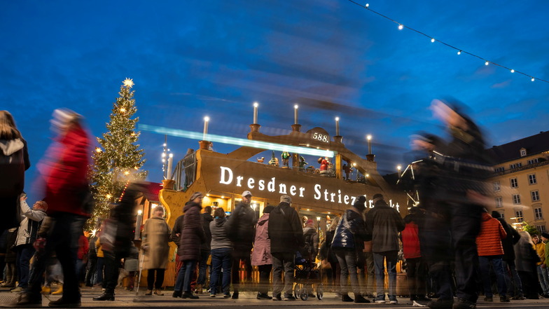 Der Dresdner Striezelmarkt ist der schönste Weihnachtsmarkt Deutschlands, sagen die Leser eines Reiseprotals,