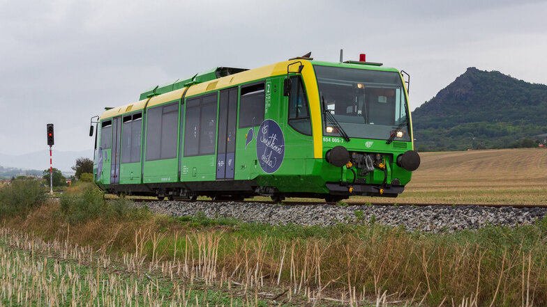 Ein neuer Regio-Sprinter mit W-LAN, Steckdosen und Klimaanlage bei Trebenice (Trebnitz). Ab 15. Dezember fahren in Nordböhmen modernere Züge.