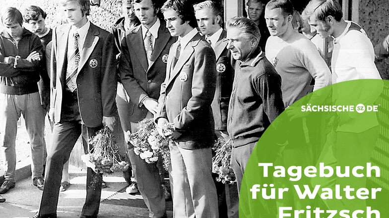 Abstand auch bei der Verabschiedung der Dresdner Nationalspieler vor Olympia 1972 in München: Hans-Jürgen Kreische (l.) und Walter Fritzsch (3. v. r.).