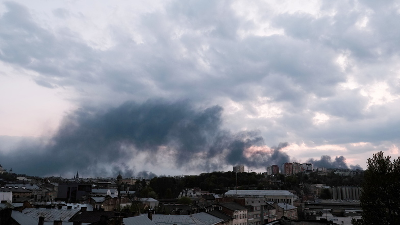 Ukraine-Krieg: Westukrainisches Lwiw unter Dauerbeschuss