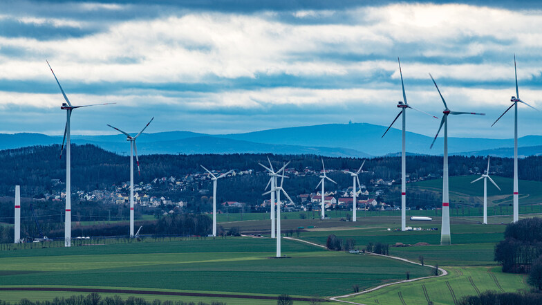 Stromproduktion bei Stollberg im Erzgebirge: Der Koalitionsvertrag ordnet neue Windräder an, aber nicht überall.