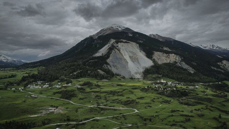Riesige Felsmassen bedrohen Schweizer Dorf