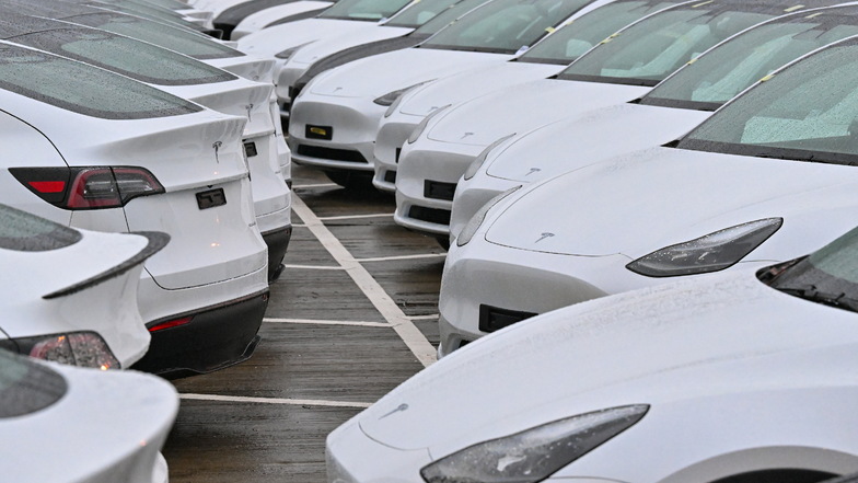 Auch E-Auto-Bauer Tesla trägt mit seinen Modellen zum stattlichen Weißanteil der hierzulande ausgelieferten Neuwagen bei.