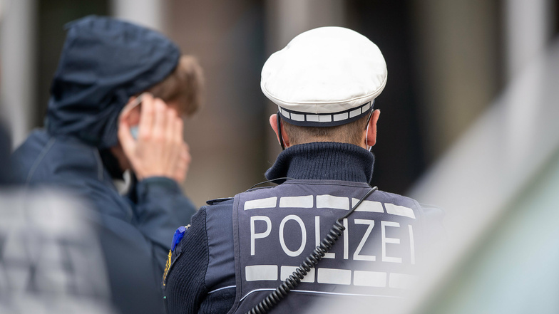 Gegen einen Polizisten aus dem Bautzener Polizeirevier ist Anklage erhoben worden. Er soll Dienstgeheimnisse verraten haben.