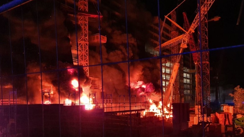 Am 3. Oktober brannten Kräne auf einer Baustelle im Osten Leipzigs. Das LKA geht von Brandstiftung Linksextremer aus.
