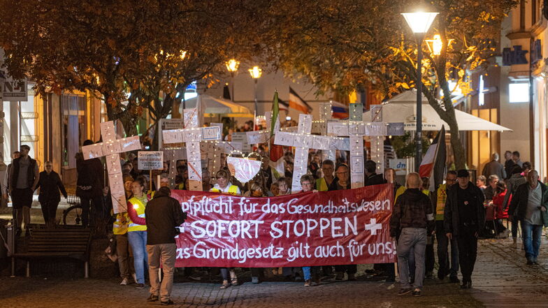 Beim Montagsprotest in Bautzen - hier ein Foto vom 17. Oktober 2022 - sinkt die Teilnehmerzahl momentan kontinuierlich.