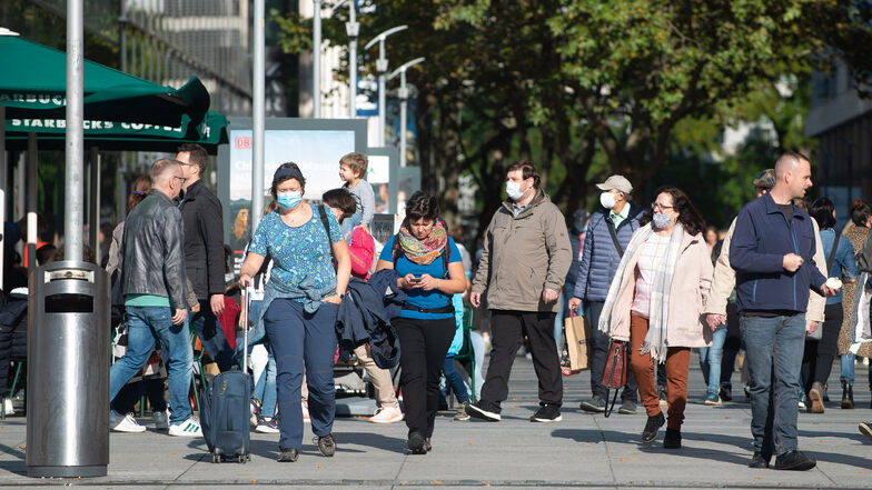 Ab Dienstag gilt unter anderem auf der Prager Straße in Dresden Maskenpflicht.
