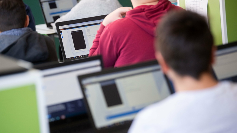 Laptops, Tablets und digitale Tafeln sollen bald in allen Schulen im Kreis Bautzen zum Unterrichtsalltag gehören.