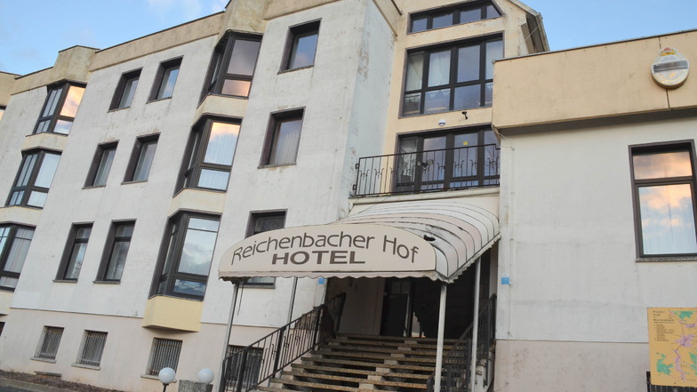 Der Hotelkomplex in Reichenbach prägt das Ortsbild.