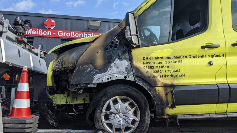 Der Fahrdienstleiter des DRK Meißen-Großenhain schätzt den Sachschaden auf etwa 100.000 Euro.
