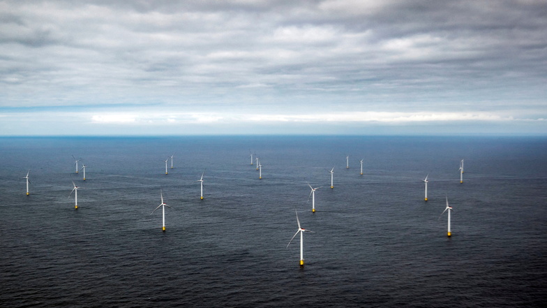Die britische Regierung will sich durch einen massiven Ausbau von Atomreaktoren und Offshore-Windanlagen vom Import fossiler Energieträger verabschieden.
