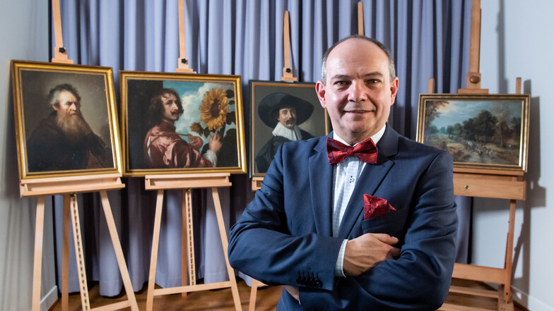 Knut Kreuch, Oberbürgermeister von Gotha (Thüringen) und stellvertretender Stiftungsratsvorsitzender der Stiftung Schloss Friedenstein Gotha, ist glücklich, dass die fünf Gemälde nach gut 40 Jahren zurück sind.