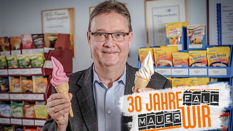 Mit Eispulver zu DDR-Zeiten erfolgreich und heute wieder: Komet-Geschäftsführer Gunter Pöhle präsentiert zwei Softeissorten. Zum Sortiment des Großpostwitzer Betriebes gehört aber noch viel mehr, mittlerweile umfasst es über 100 Produkte.
