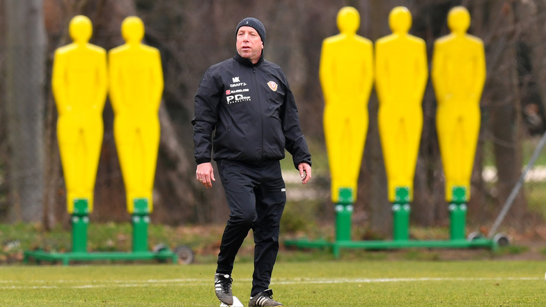 Chefcoach Markus Kauczinski darf bei Dynamo mit kleinen Gruppen von maximal drei Spielern trainieren - allerdings nicht im Großen Garten, sondern ohne Zuschauer im Stadion.