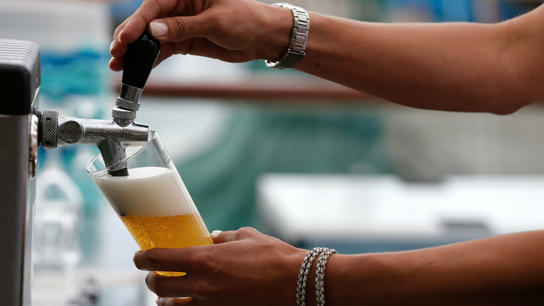 Die Verkaufszahlen bei Bier und Alkohol sind in den ersten Corona-Wochen um sechs Prozent gestiegen. Zufall? Hamsterkäufe? Nein, so die erste Auswertung einer neuen Studie aus Nürnberg und Mannheim.