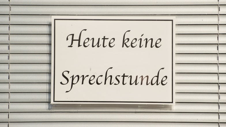 Dieses Schild könnte auch bald an einer Hausarztpraxis in Döbeln hängen.