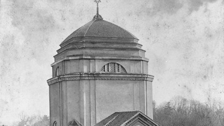Diese historische Aufnahme zeigt die Synagoge Görlitz bei ihrer Eröffnung im Jahr 1911 - der Davidstern krönt das Gebäude.