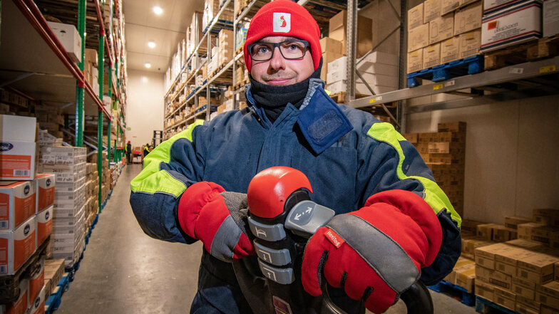 Kai Dehmlow hat bei Omega Sorg in Waldheim einen der kältesten Jobs in der Region. Die Fachkraft für Lagerlogistik arbeitet im Tiefkühlhaus.