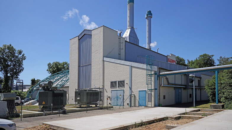 Das Heizkraftwerk der Stadtwerke in Gröba. Weil die Energiepreise an der Börse weiter steigen, musste das Unternehmen bereits mehrfach in diesem Jahr die Preise anheben.