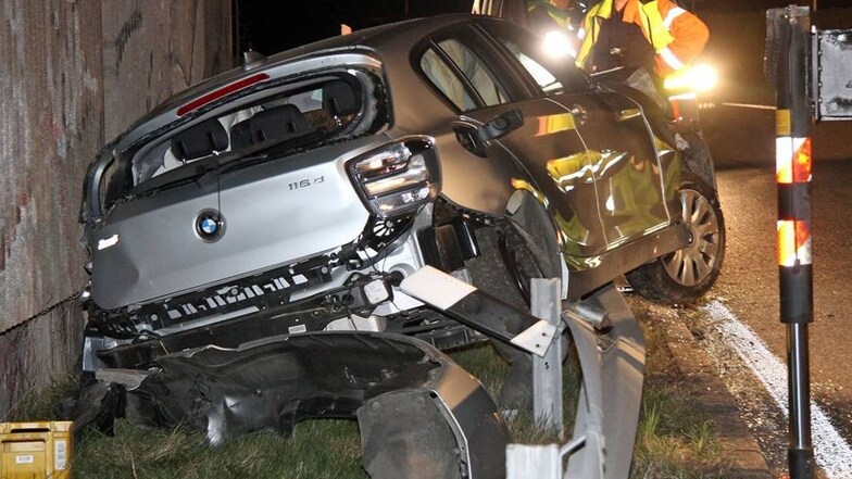 Die beiden Insassen eines 1er BMW kamen bei einem schweren Unfall auf der A4 in der Nacht zum Mittwoch noch einmal glimpflich davon.