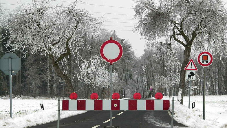 Wegen Schneebruch - darf der Landkreis einfach Straßen sperren?