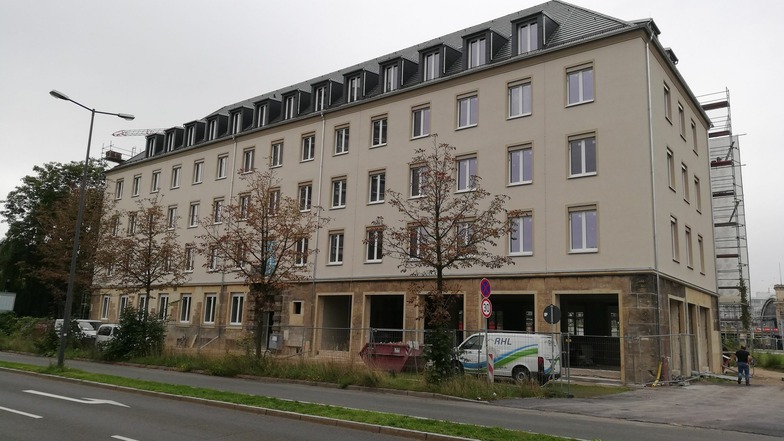 So sieht die neue Fassade des Sidonien-Kontor an der Ostseite des Wiener Platzes in Dresden nach dem Gerüstabbau aus.