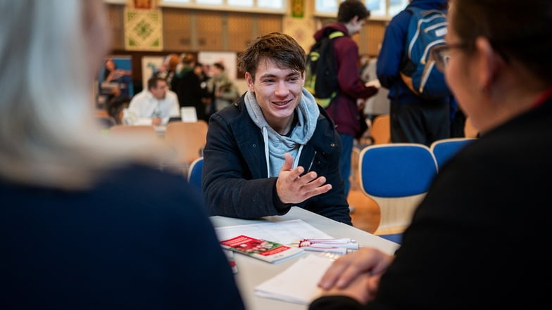 Jobmesse vorigen Winter im BSZ Görlitz. Mit ähnlich viel Betrieb ist diesmal auch bei der "Straße der beruflichen Möglichkeiten" zu rechnen. Sechs Oberschulen haben sich zusammengetan.