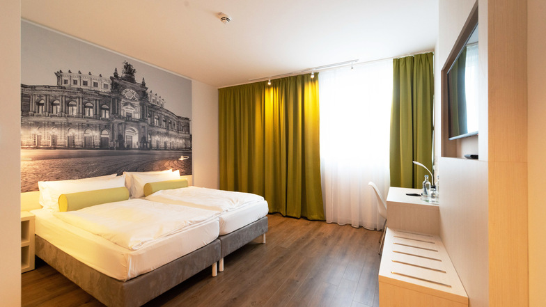 Mit niedrigen Preisen ab 70 Euro aufwärts will das neue Super-8-Hotel an der Marienbrücke locken.