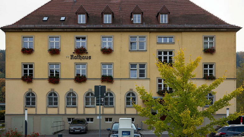 Rathaus Bad Schandau: Der Stadtrat tagt einmal monatlich.