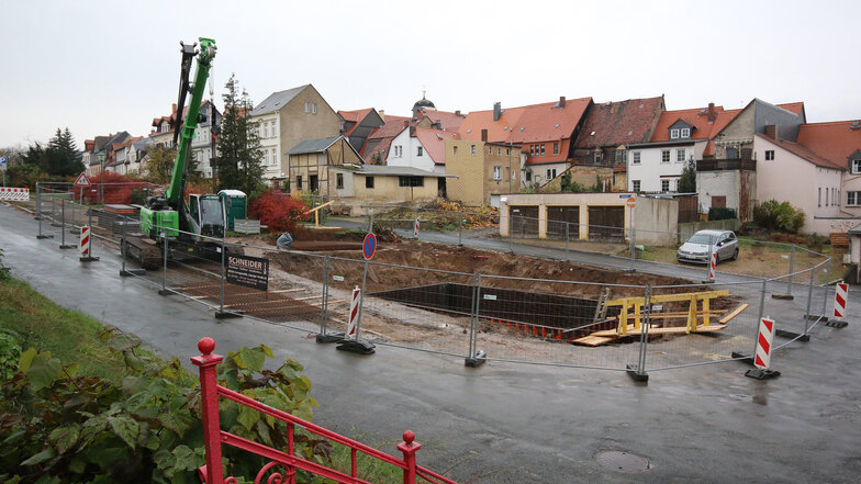 Im Zuge der Sanierung des Lindenplatzes wird zuerst die Bewässerungszisterne gebaut. Sie soll in der ersten Dezemberwoche komplett sein.