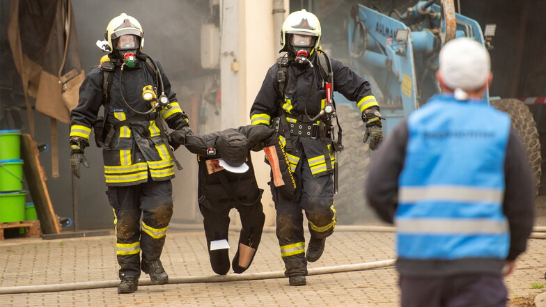 Die Feuerwehr Moritzburg, hier bei einer Übung vor zwei Jahren, bekam am Montag von einem Brandschutzberater aus Dresden gute Arbeit bescheinigt.