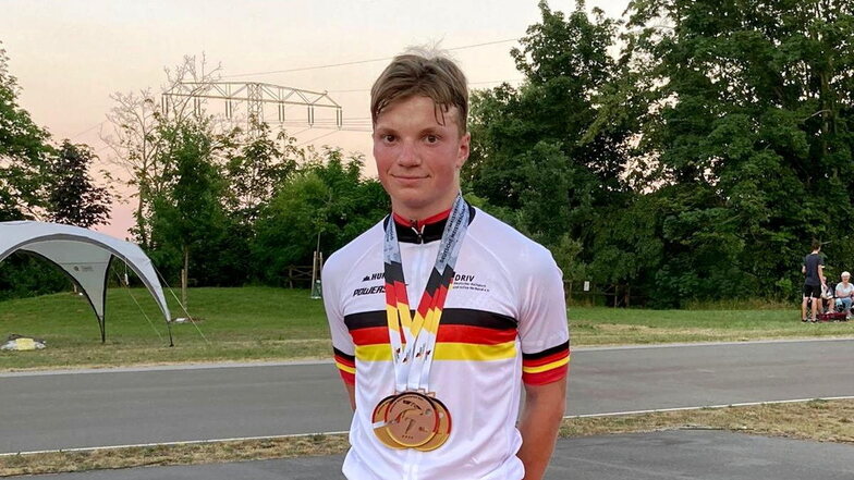 Medaillenhamster: Richard Krause vom Großenhainer Rollsportverein kehrte mit drei Medaillen von der Deutschen Meisterschaft in Halle zurück