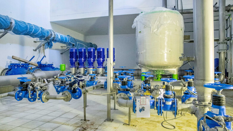 Die Technik für die Trinkwasserversorgung wird derzeit installiert - wegen Lieferschwierigkeiten durch Corona ist aber noch nicht alles da.
