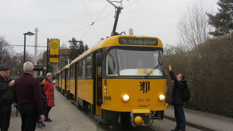 Tatra-Abschied im Februar 2023: Der führende Triebwagen 
		       224 201 gehört heute fahrfähig zum Straßenbahnmuseum Dresden.